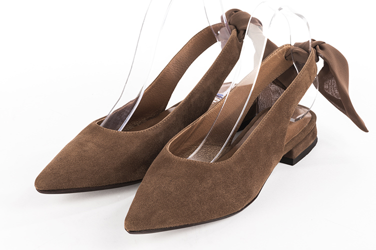 Chocolate brown women's slingback shoes. Pointed toe. Flat block heels. Front view - Florence KOOIJMAN